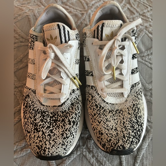 Women’s Adidas sneakers - Picture 1 of 4